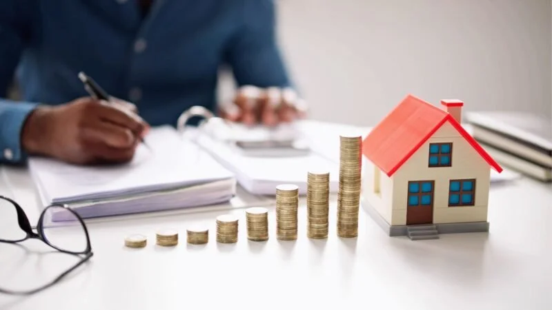 Comment structurer ses investissements immobiliers avec une holding, une SCI à l’IS et le LMNP ?